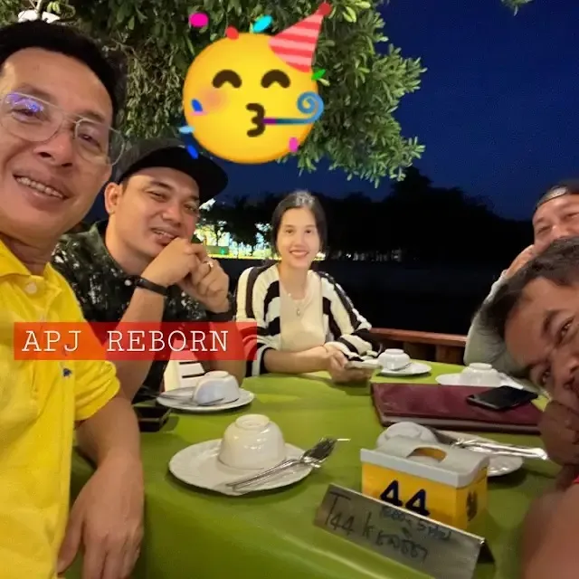 Dengan keluarga ku di Thailand  Mr Manna Chanachai Farm